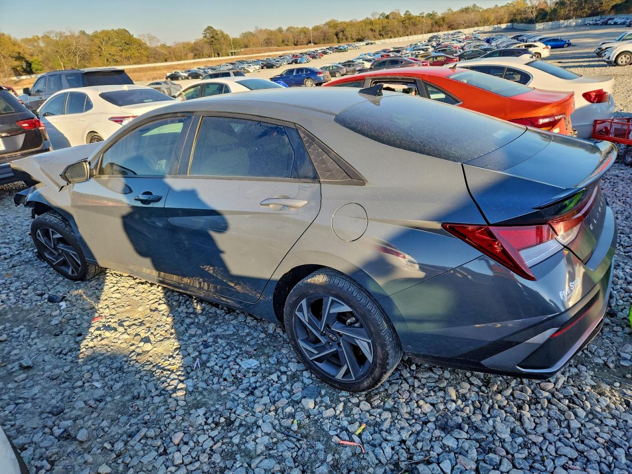 2025 HYUNDAI ELANTRA SEL SPORT photo 2