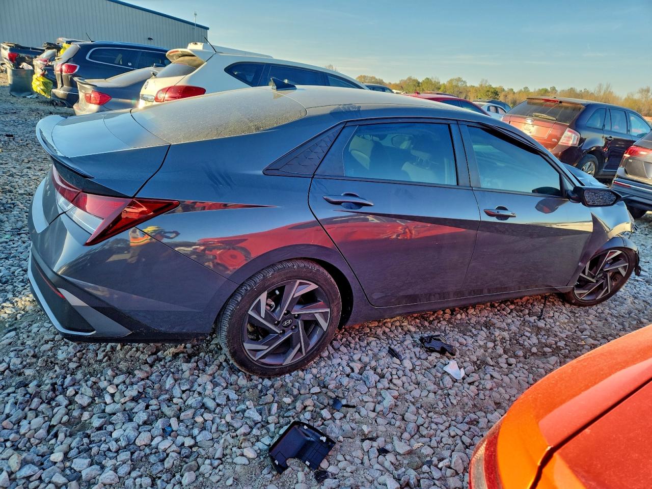 2025 HYUNDAI ELANTRA SEL SPORT photo 3