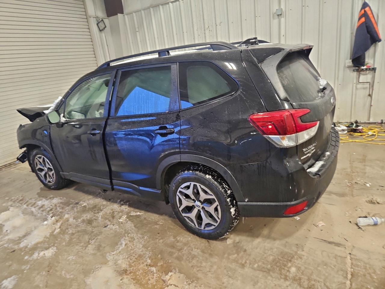 2021 SUBARU FORESTER PREMIUM photo 2