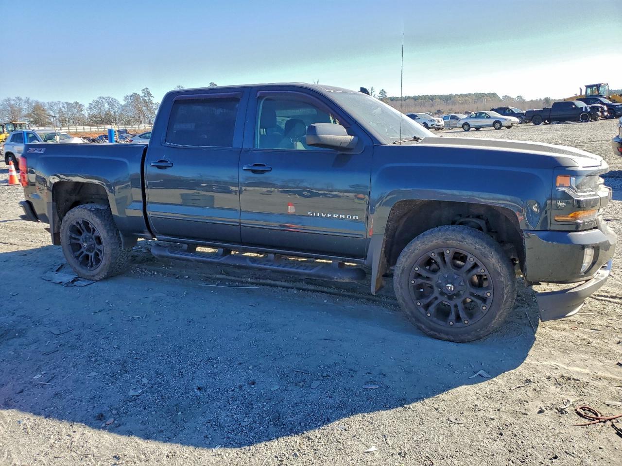 2017 CHEVROLET SILVERADO K1500 LT photo 4