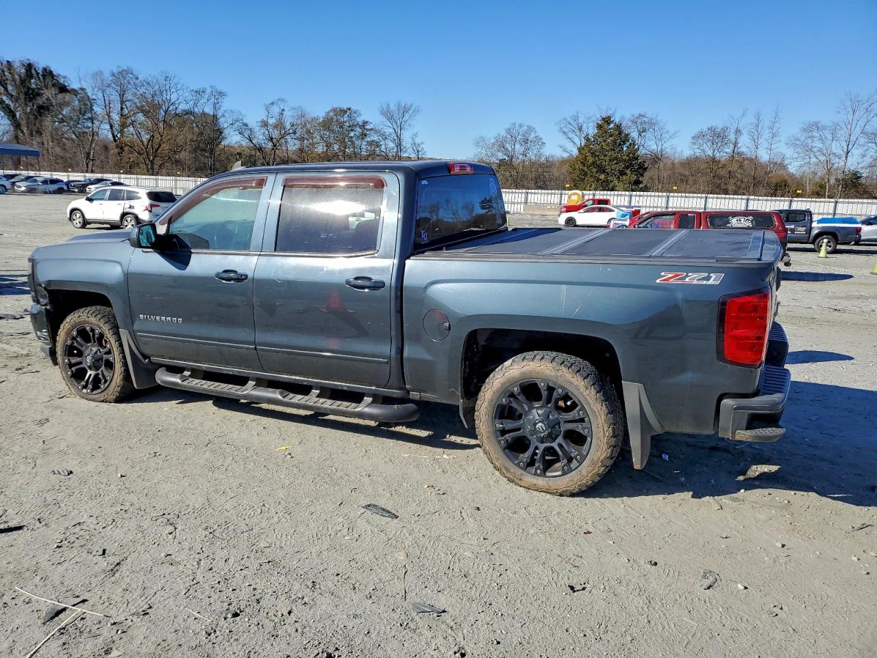 2017 CHEVROLET SILVERADO K1500 LT photo 2