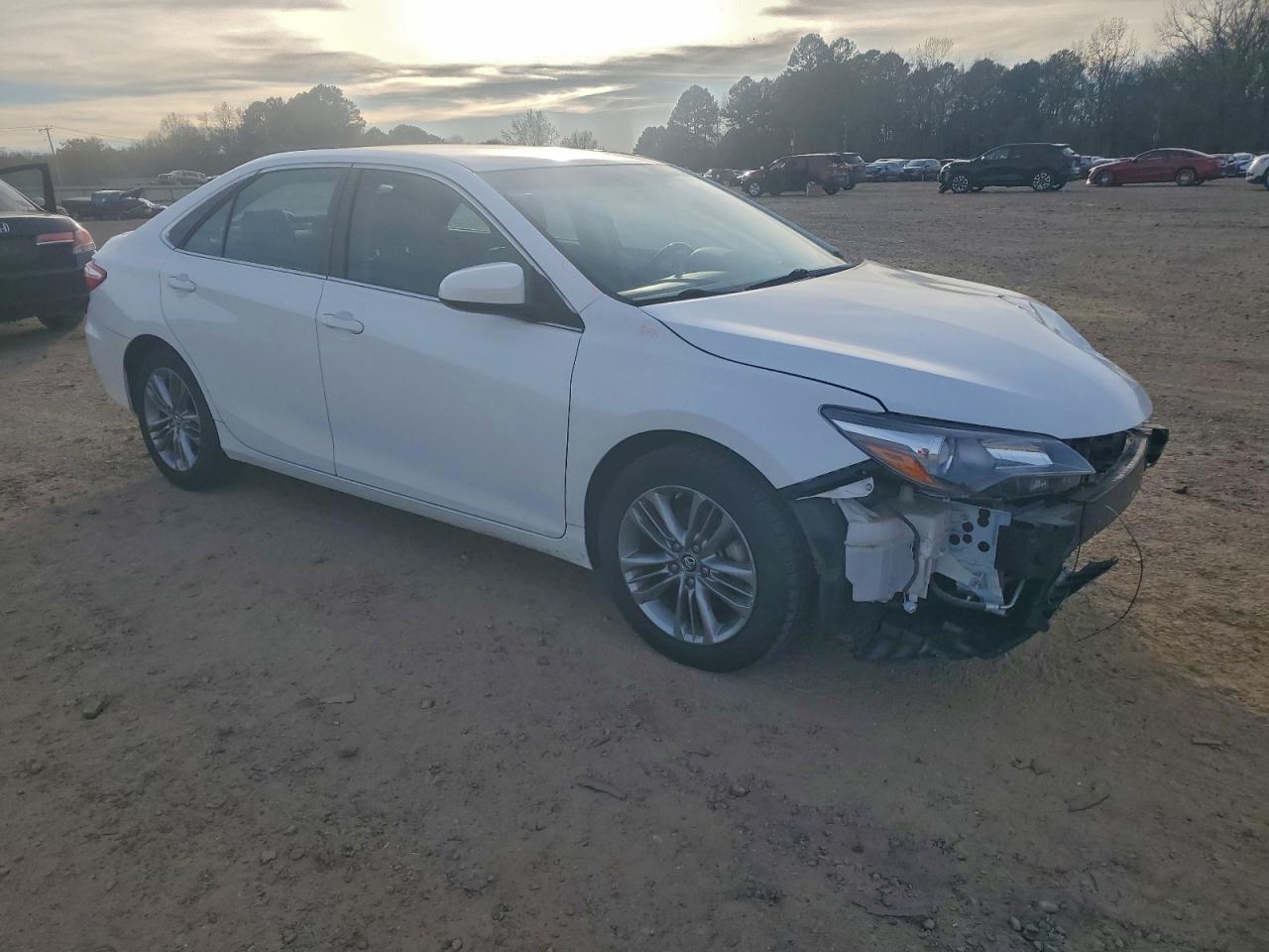 2016 TOYOTA CAMRY LE photo 4