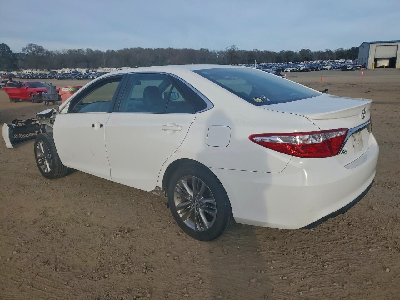 2016 TOYOTA CAMRY LE photo 2