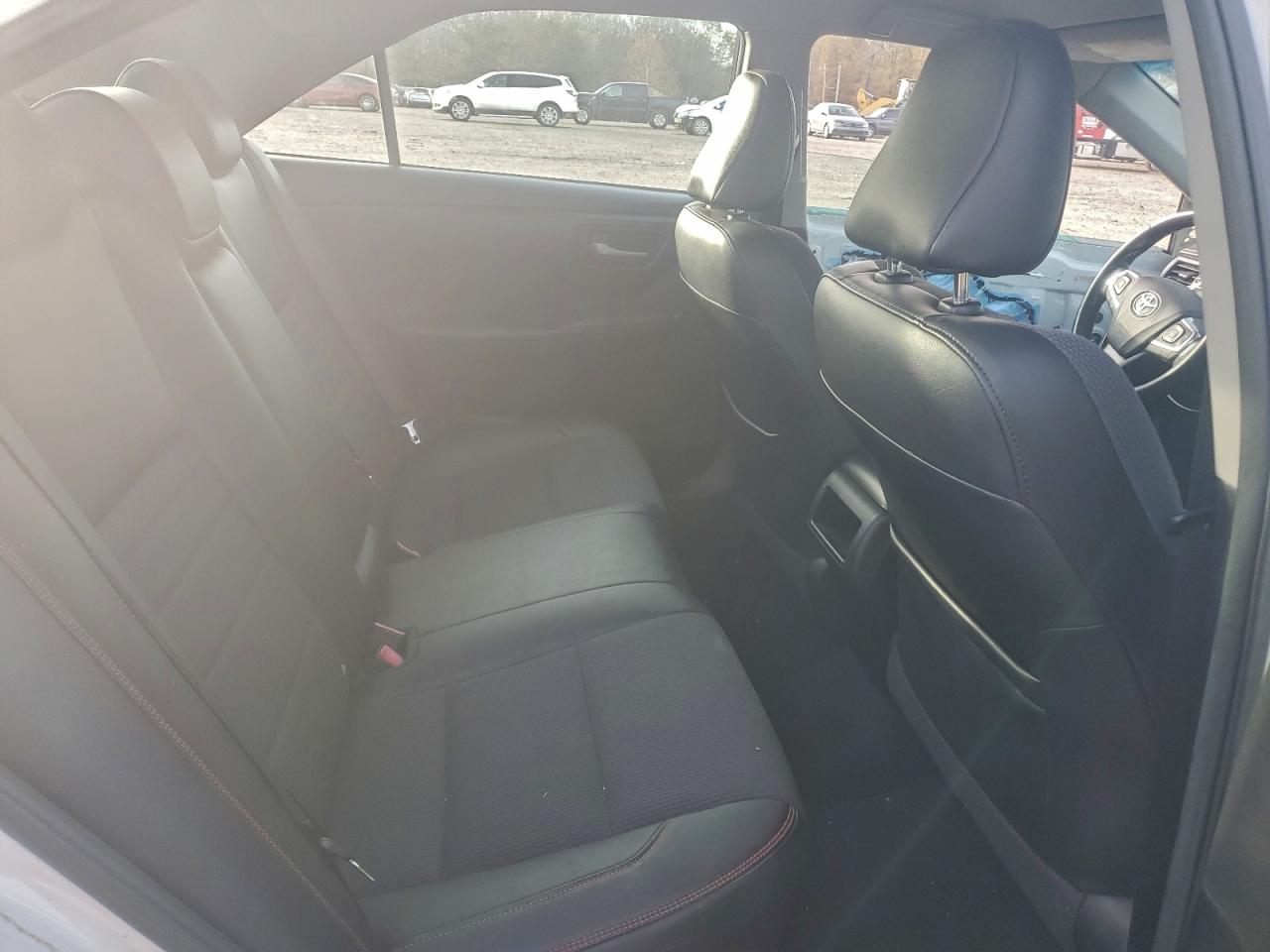 2016 TOYOTA CAMRY LE photo 10
