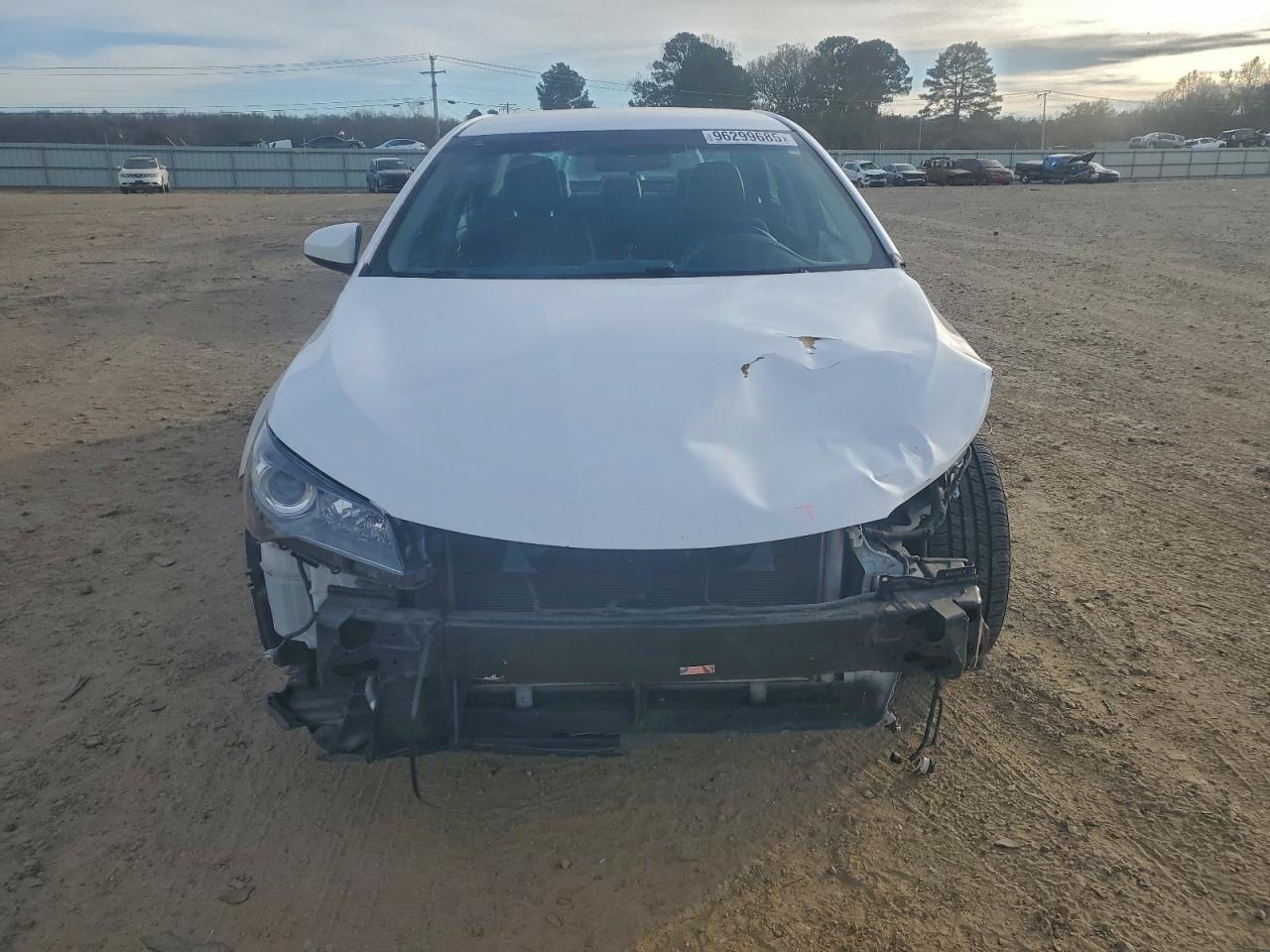 2016 TOYOTA CAMRY LE photo 5