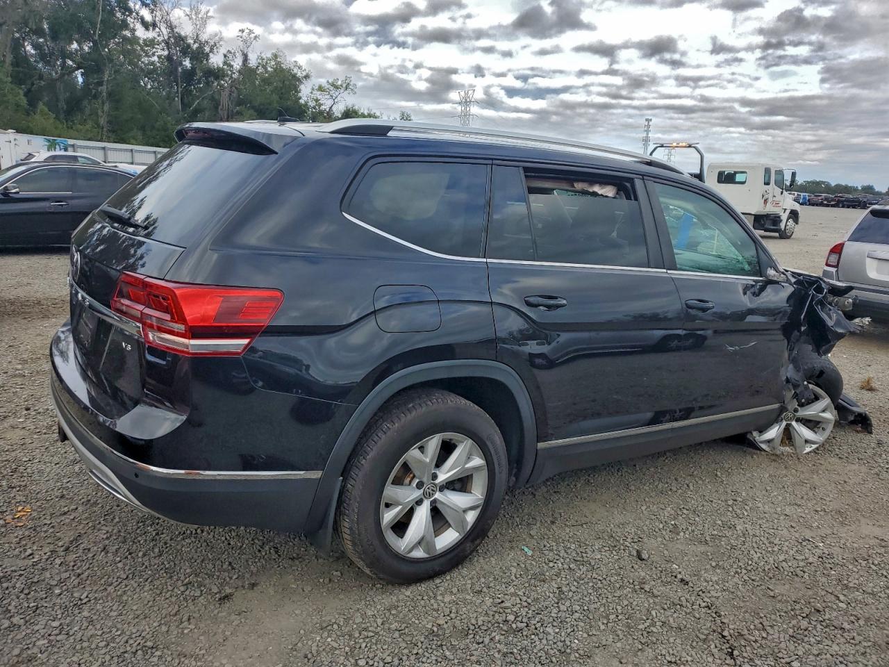 2018 VOLKSWAGEN ATLAS SEL photo 5