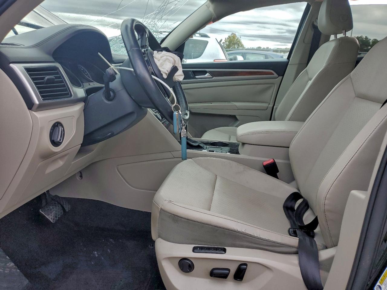 2018 VOLKSWAGEN ATLAS SEL photo 13