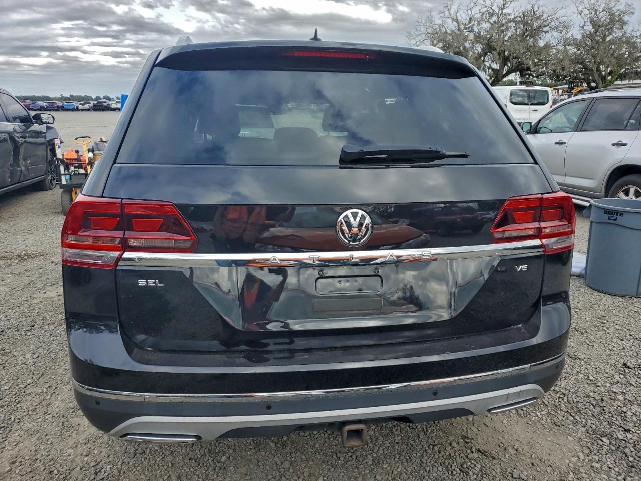 2018 VOLKSWAGEN ATLAS SEL photo 11