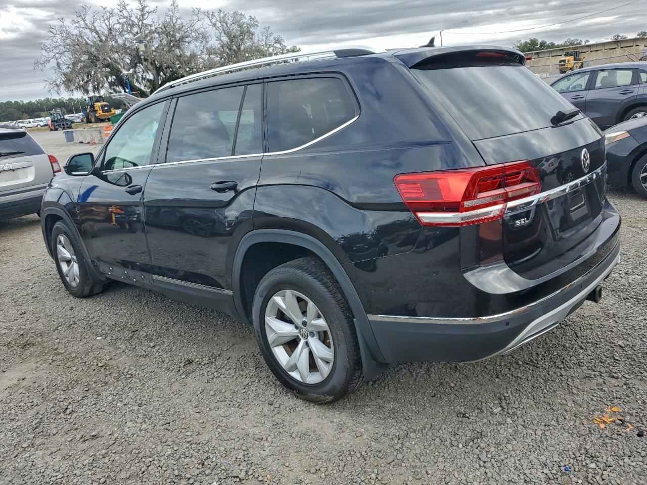 2018 VOLKSWAGEN ATLAS SEL photo 3