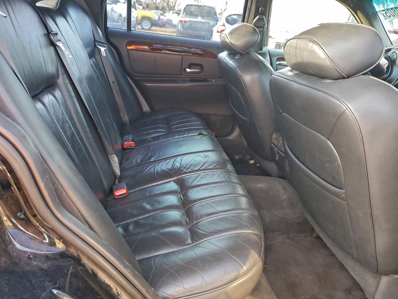 1998 LINCOLN TOWN CAR EXECUTIVE photo 19