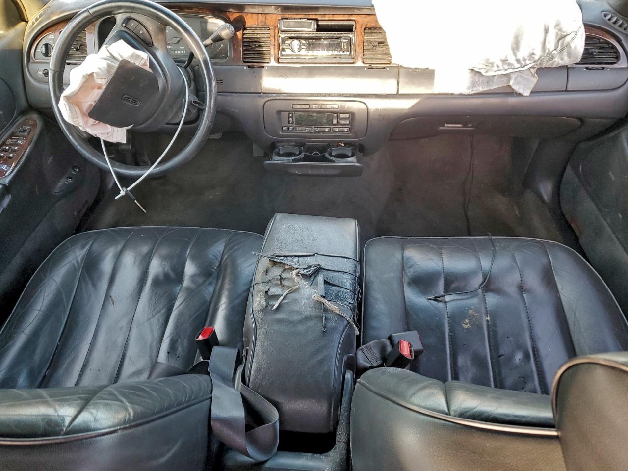 1998 LINCOLN TOWN CAR EXECUTIVE photo 15