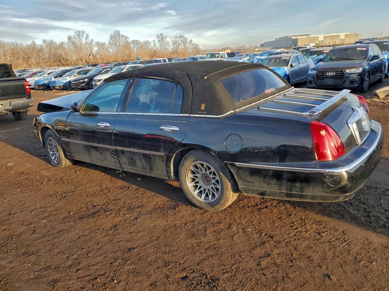 1998 LINCOLN TOWN CAR EXECUTIVE photo 3