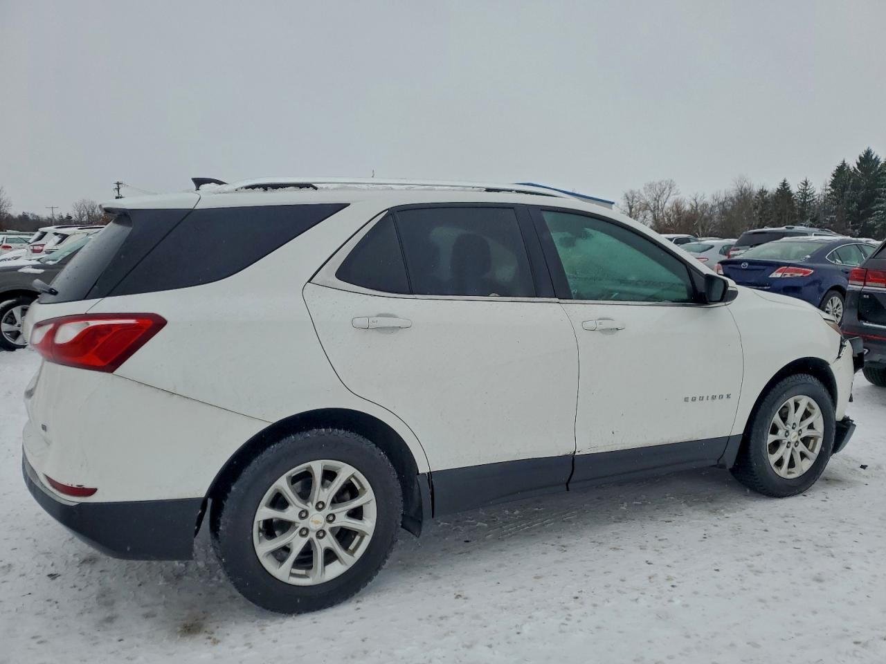2018 CHEVROLET EQUINOX LT photo 3