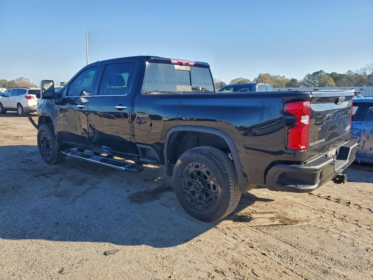 2021 CHEVROLET SILVERADO K2500 HIGH COUNTRY photo 3