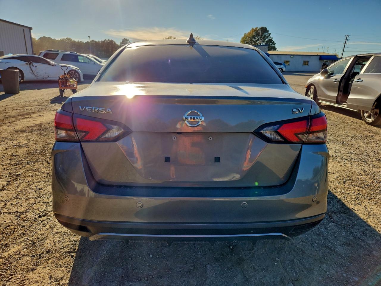 2021 NISSAN VERSA SV photo 6