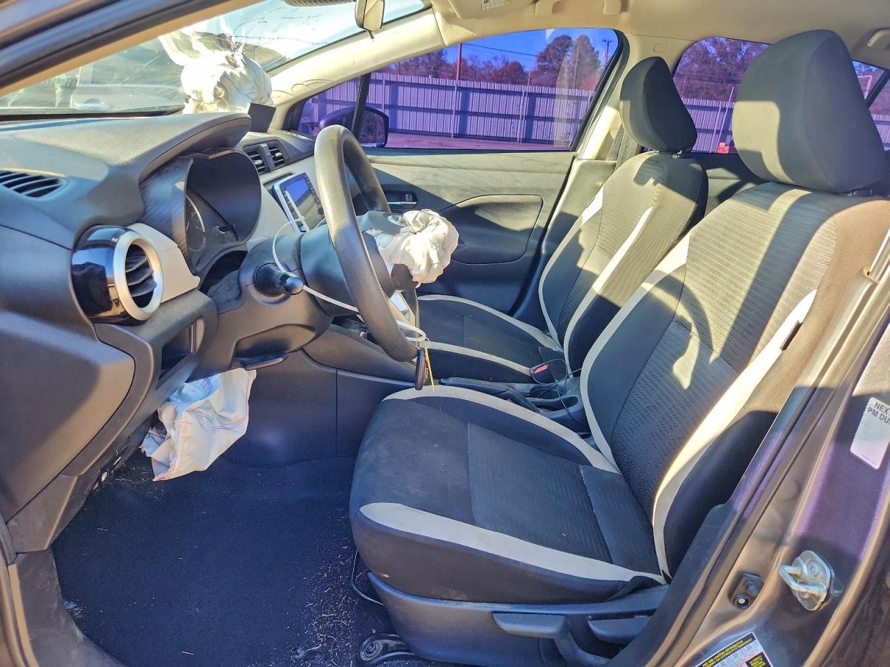 2021 NISSAN VERSA SV photo 7