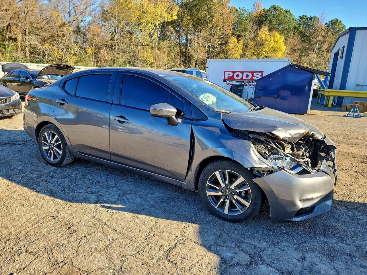 2021 NISSAN VERSA SV photo 4
