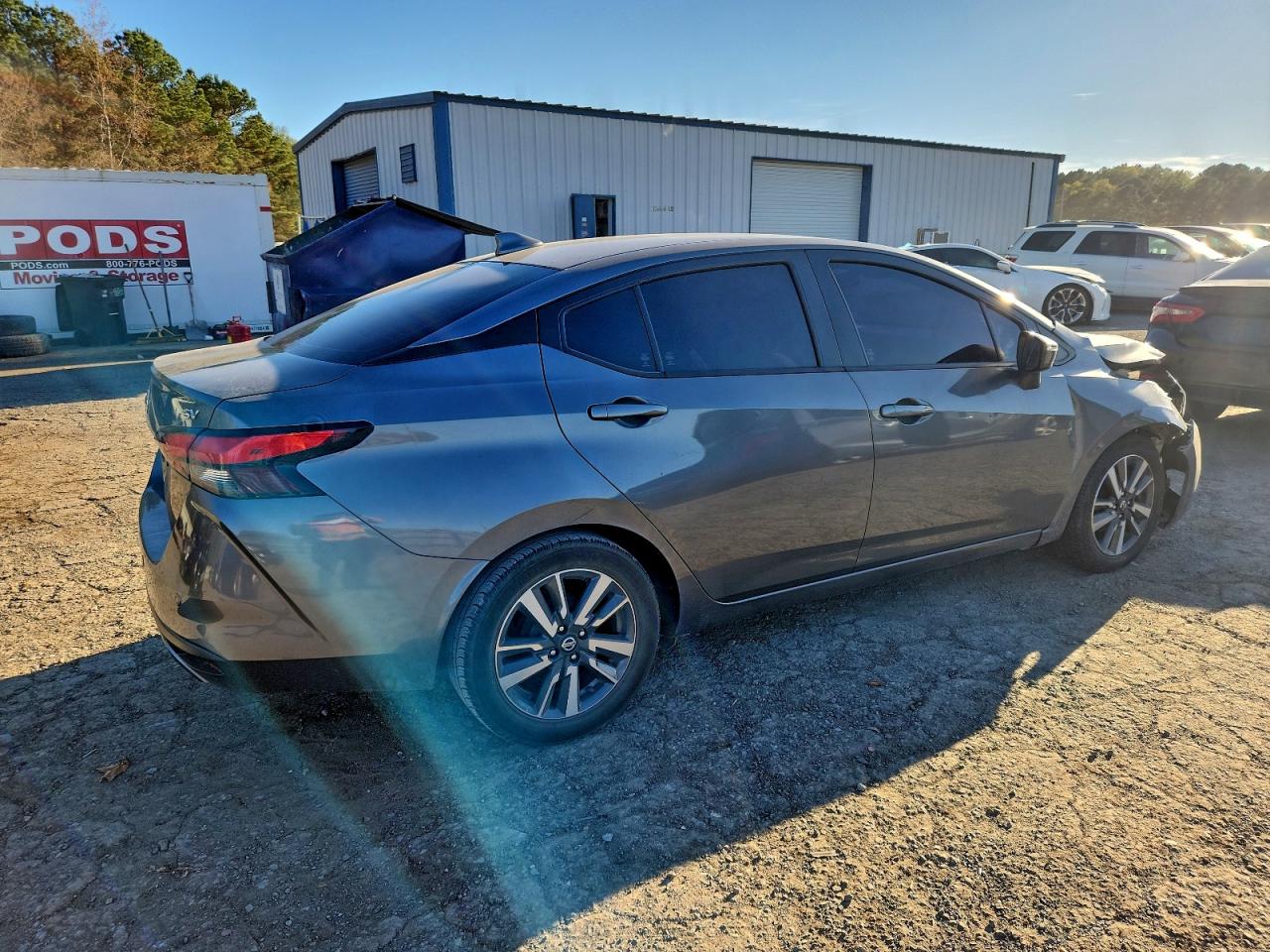 2021 NISSAN VERSA SV photo 3