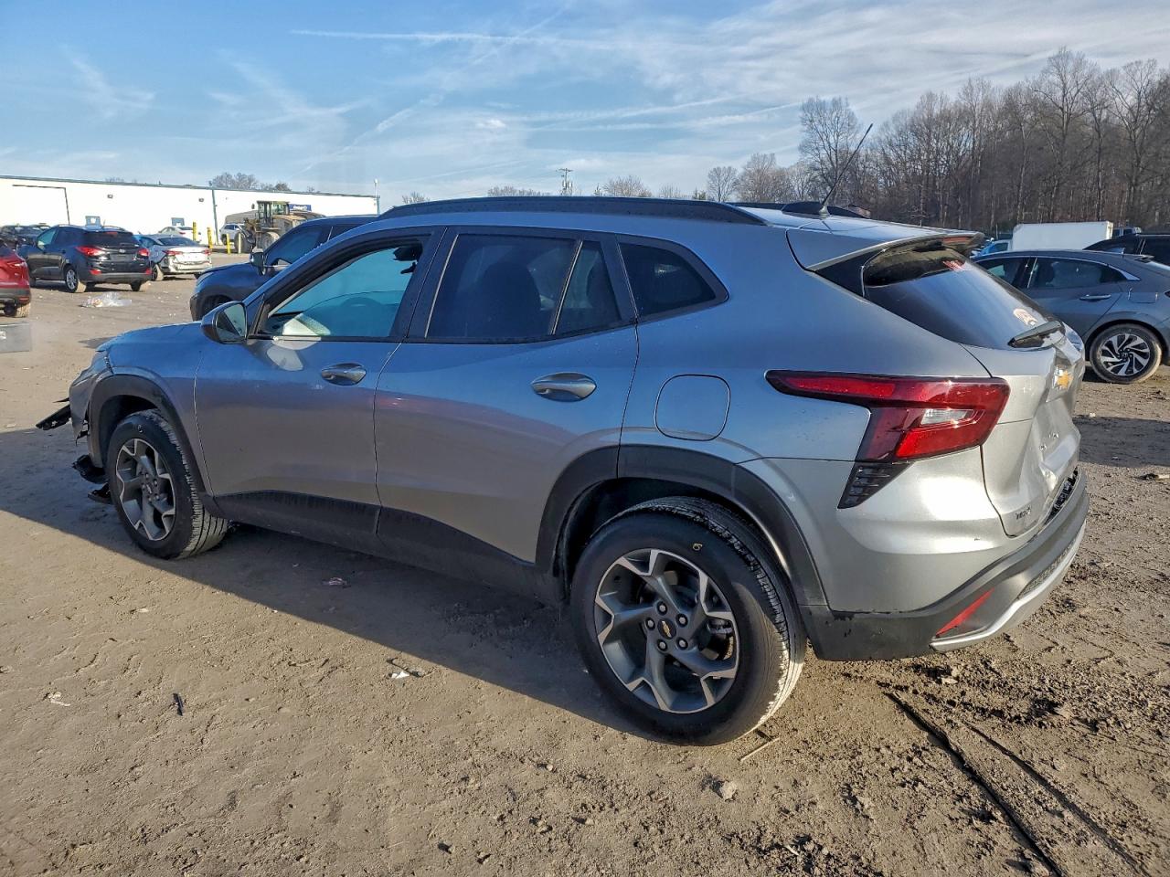 2025 CHEVROLET TRAX 1LT photo 2
