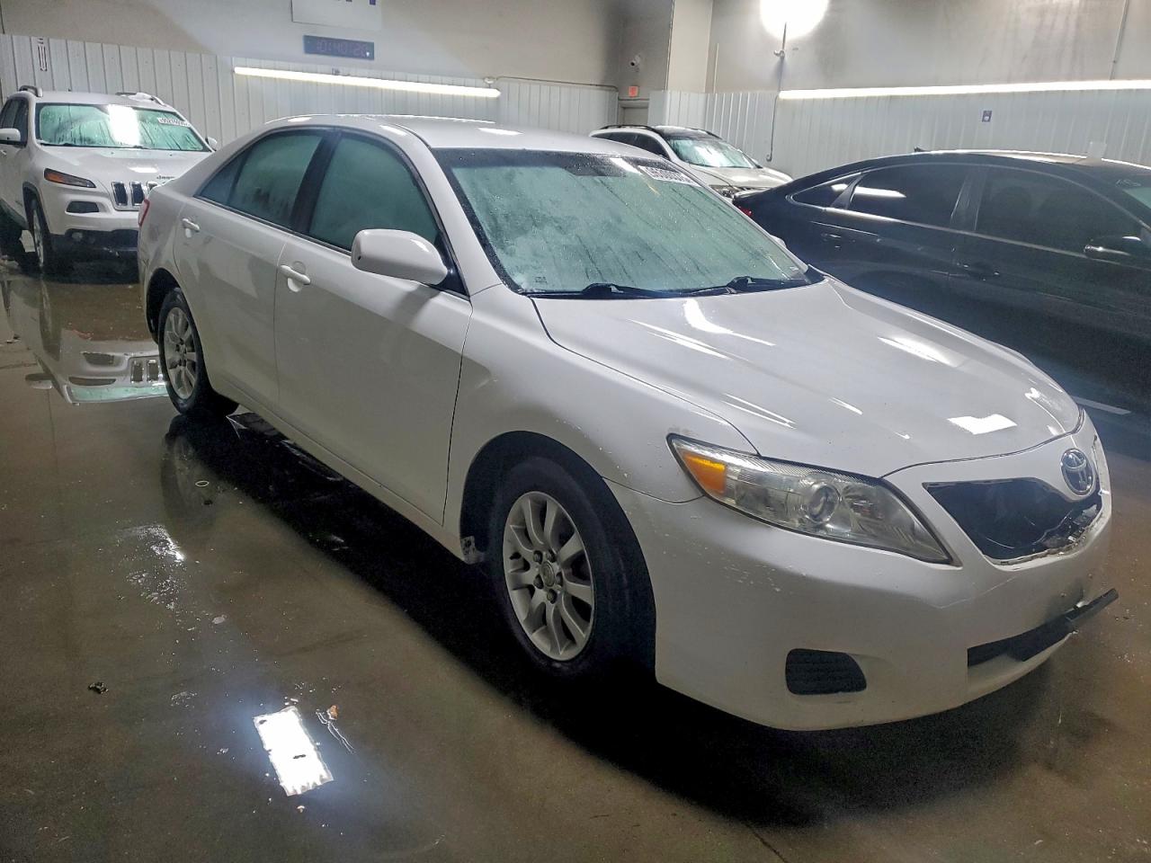 2010 TOYOTA CAMRY LE photo 4