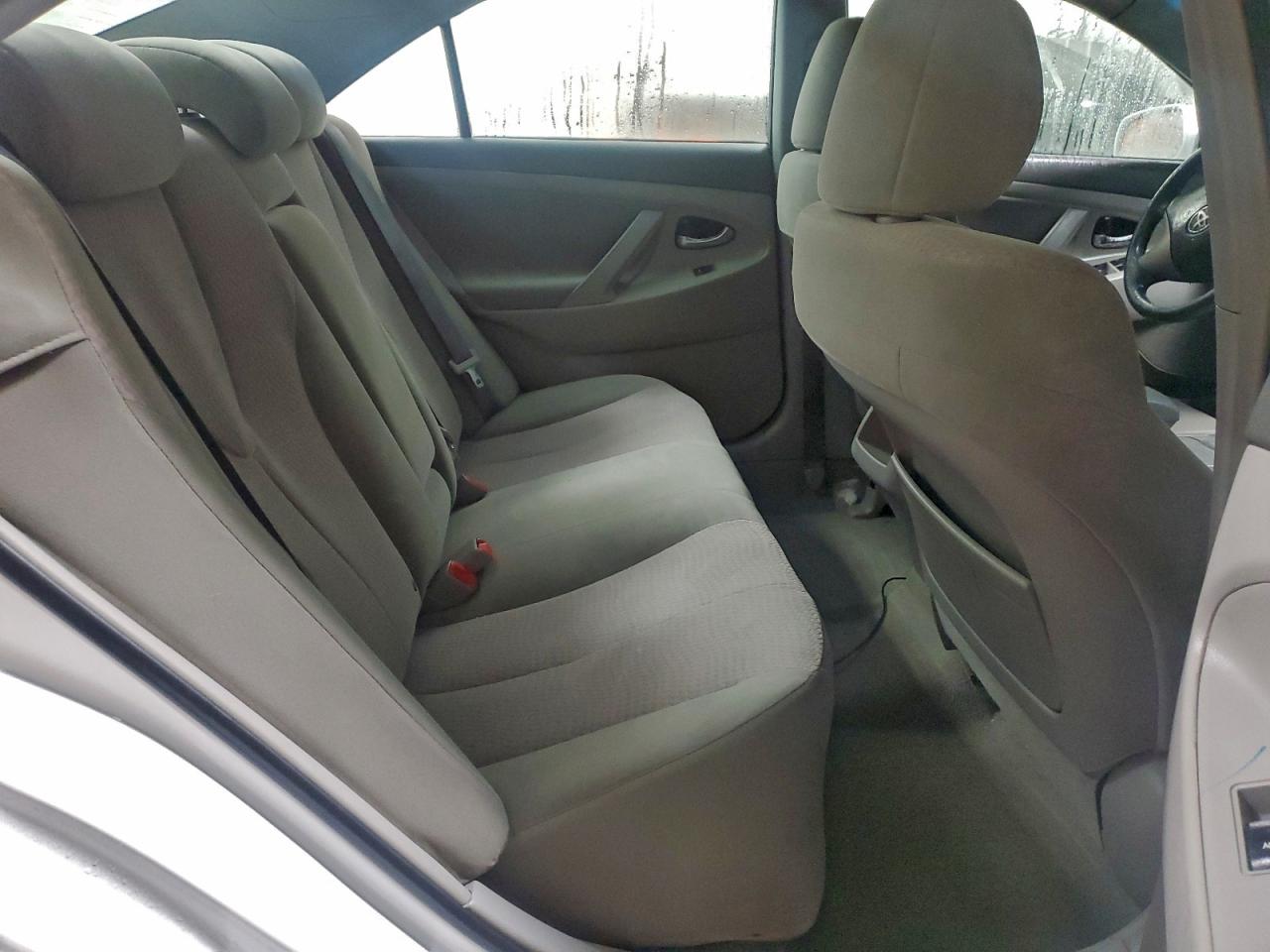 2010 TOYOTA CAMRY LE photo 10