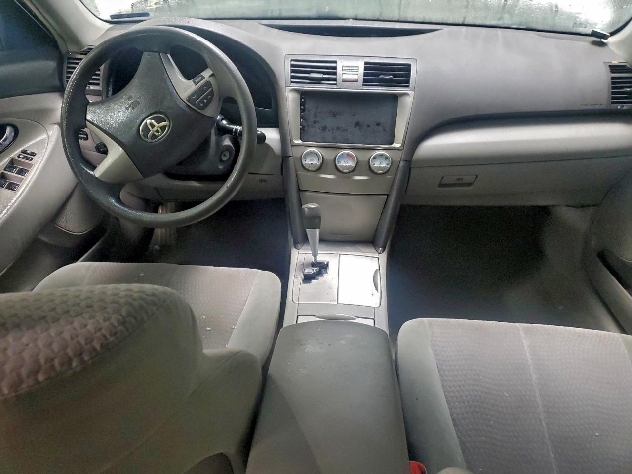 2010 TOYOTA CAMRY LE photo 8