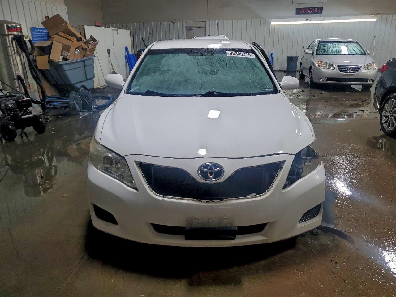 2010 TOYOTA CAMRY LE photo 5