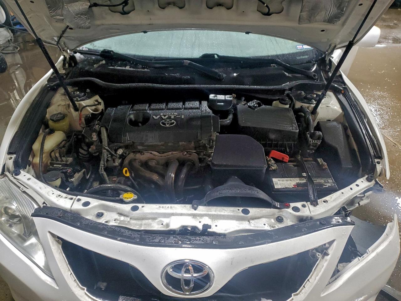 2010 TOYOTA CAMRY LE photo 11