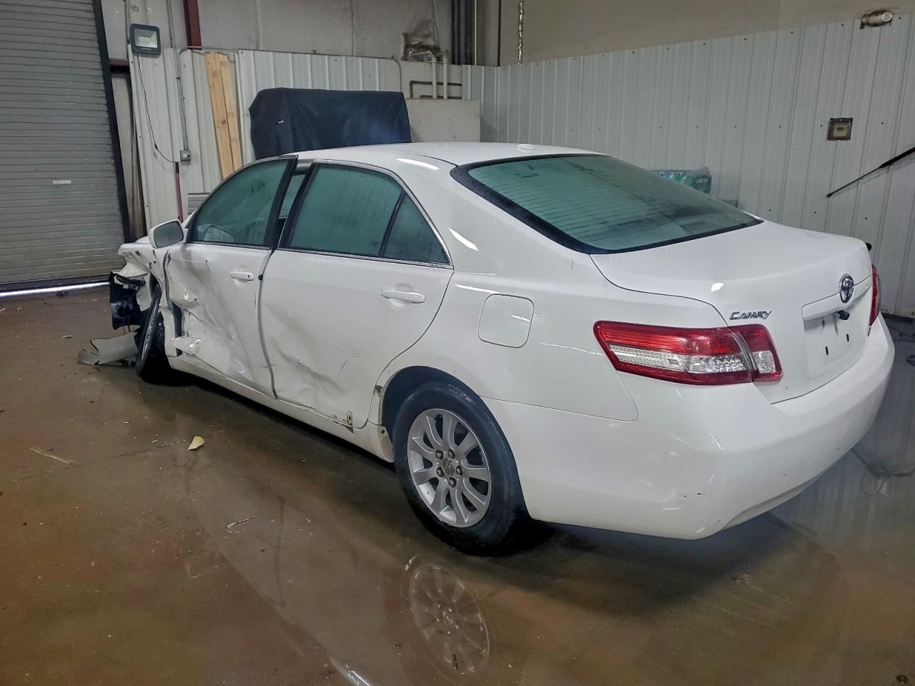 2010 TOYOTA CAMRY LE photo 2