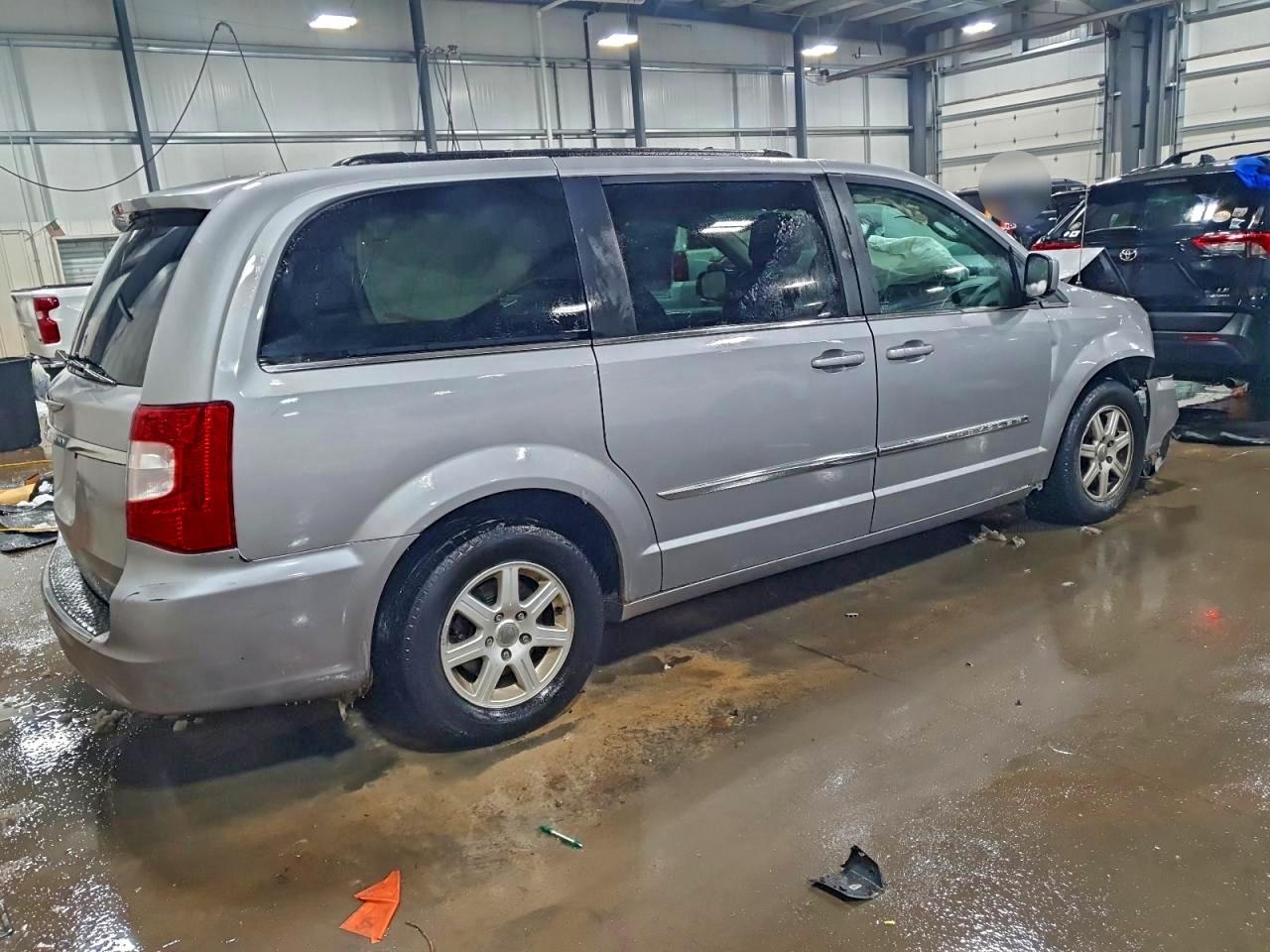 2013 CHRYSLER TOWN & COUNTRY TOURING photo 3