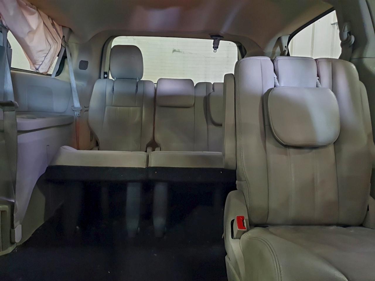 2013 CHRYSLER TOWN & COUNTRY TOURING photo 10