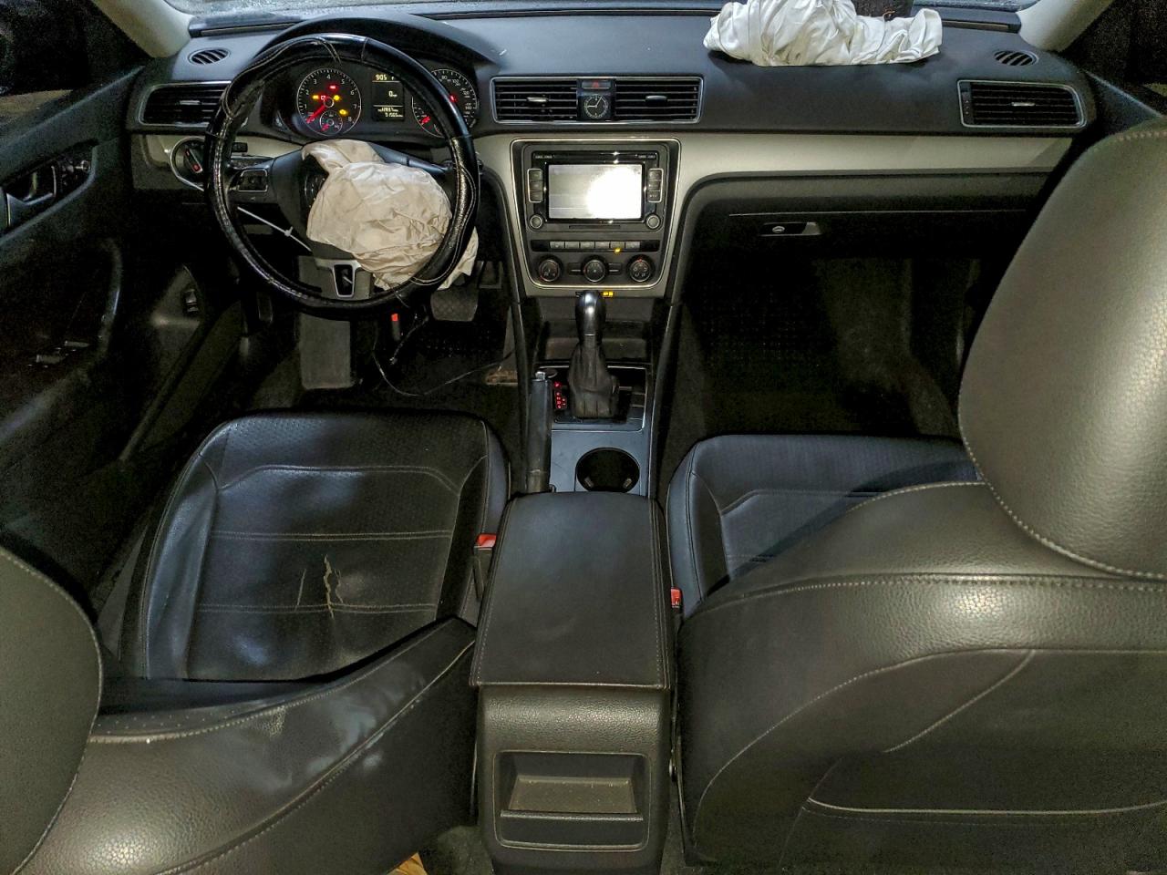 2015 VOLKSWAGEN PASSAT S photo 22