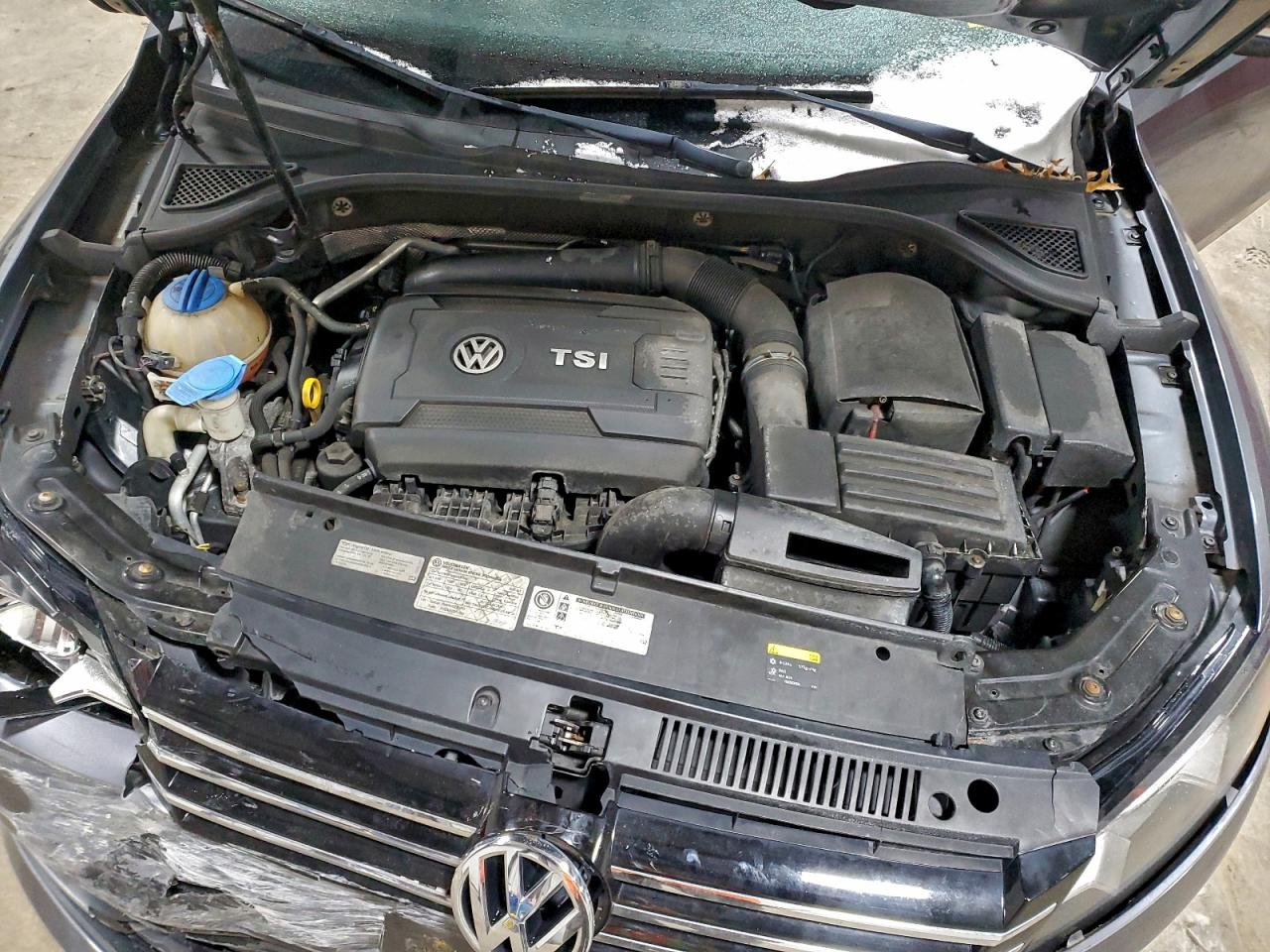 2015 VOLKSWAGEN PASSAT S photo 31