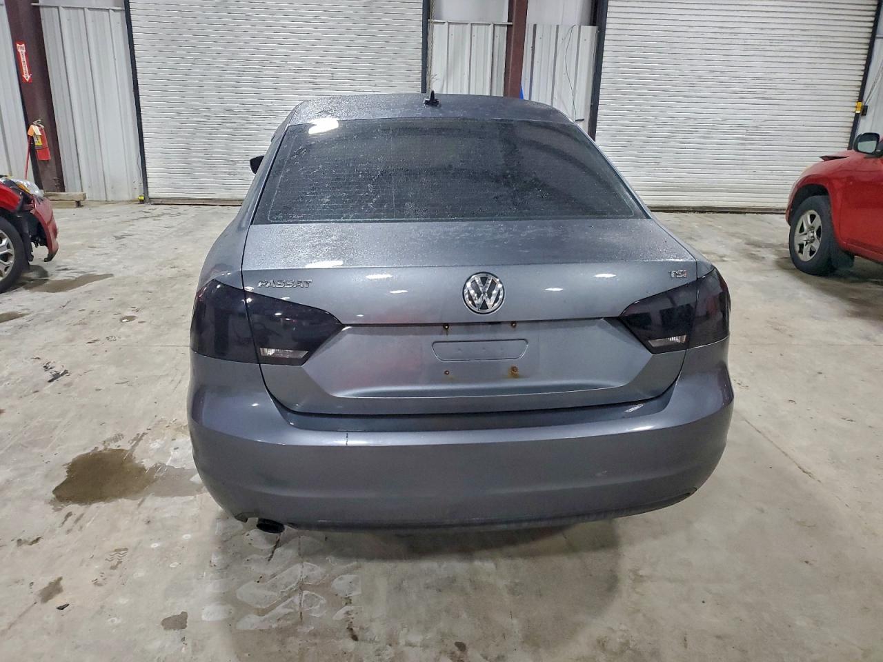 2015 VOLKSWAGEN PASSAT S photo 16