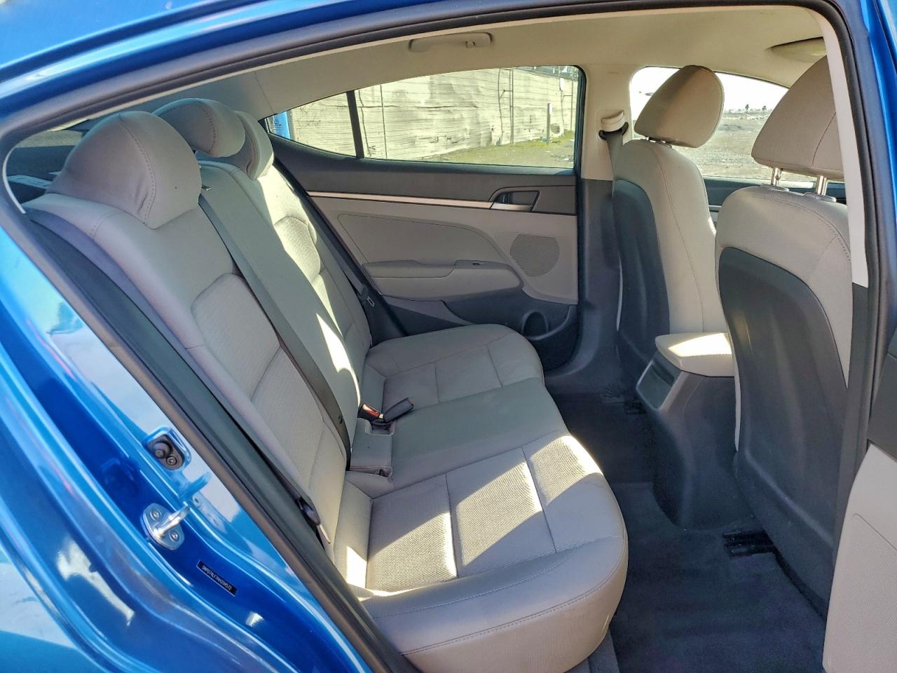 2017 HYUNDAI ELANTRA SE photo 10