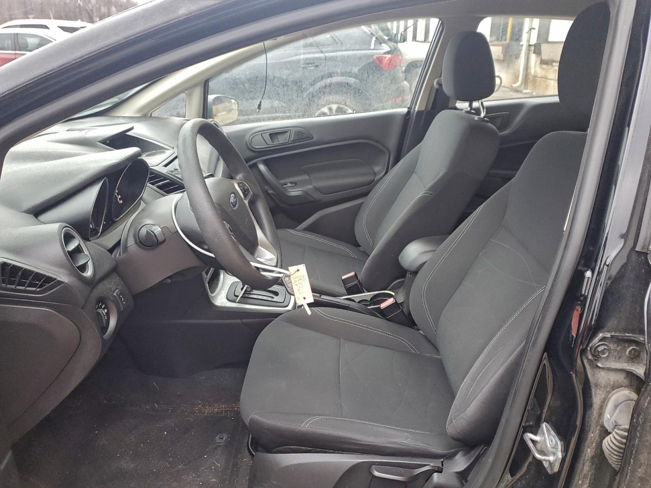 2018 FORD FIESTA SE photo 19