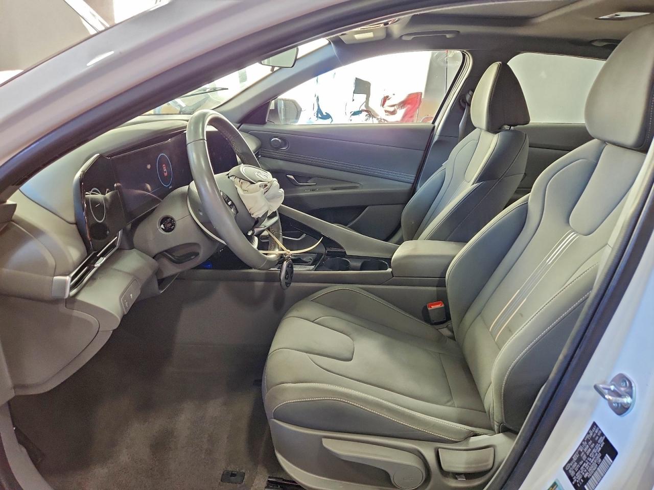 2025 HYUNDAI ELANTRA SEL photo 7