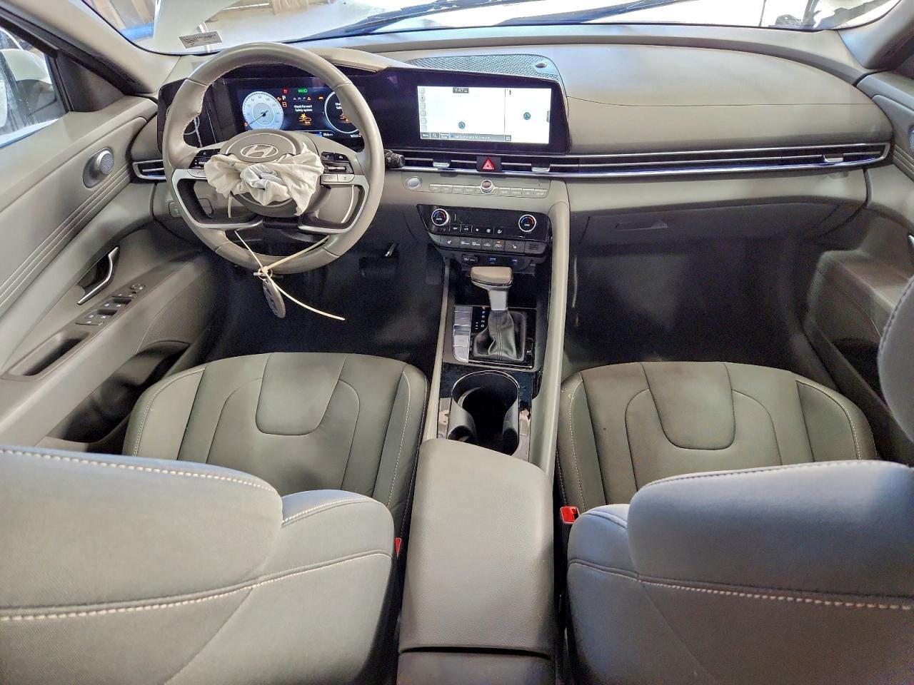 2025 HYUNDAI ELANTRA SEL photo 8