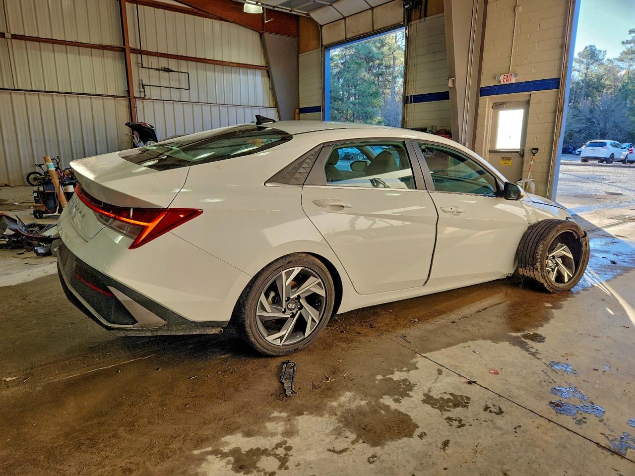 2025 HYUNDAI ELANTRA SEL photo 3