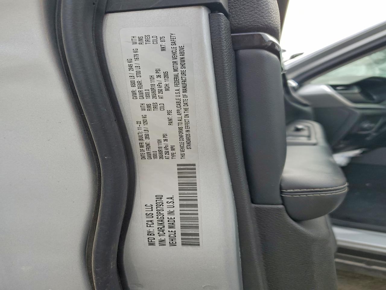 2023 JEEP GRAND CHEROKEE L LAREDO photo 13