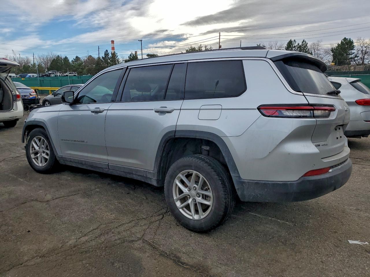 2023 JEEP GRAND CHEROKEE L LAREDO photo 2