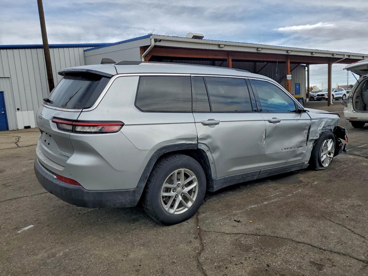 2023 JEEP GRAND CHEROKEE L LAREDO photo 3