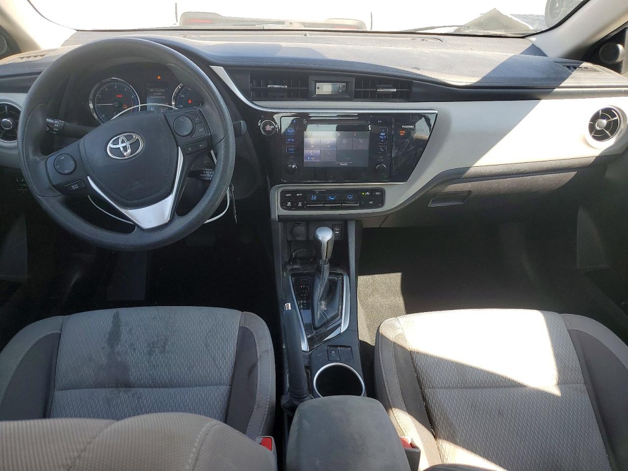 2017 TOYOTA COROLLA L photo 8