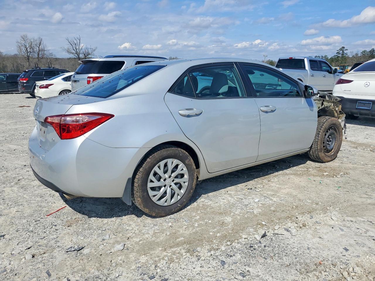 2017 TOYOTA COROLLA L photo 3