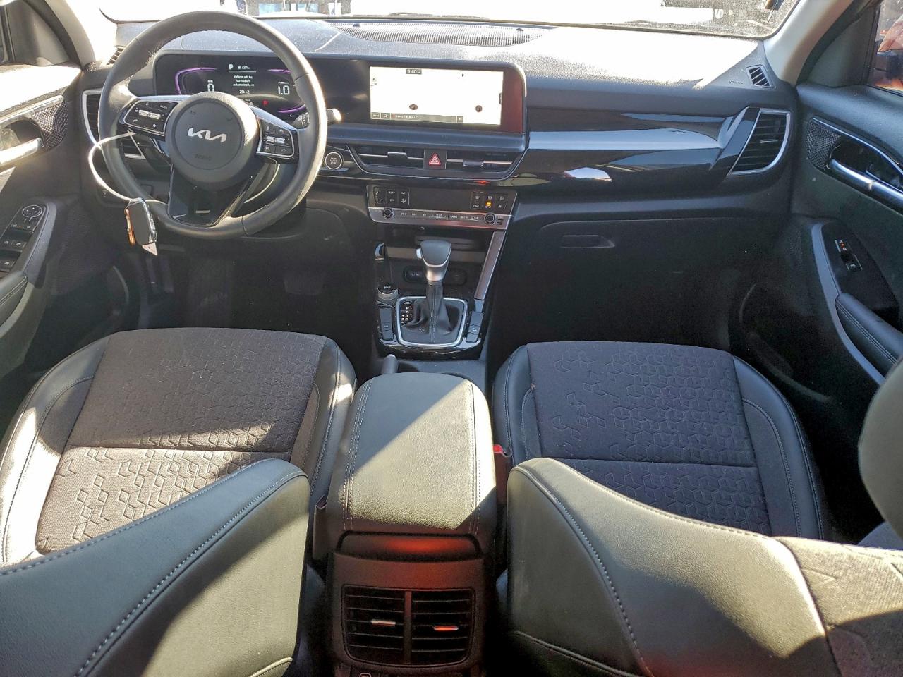 2025 KIA SELTOS S photo 8