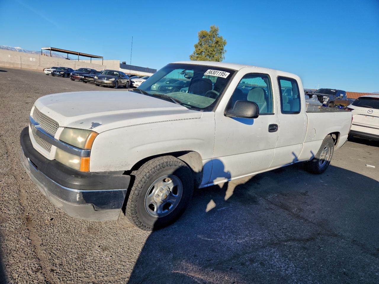 2004 CHEVROLET SILVERADO C1500 — MINOR DENT/SCRATCHES damage — photo 1