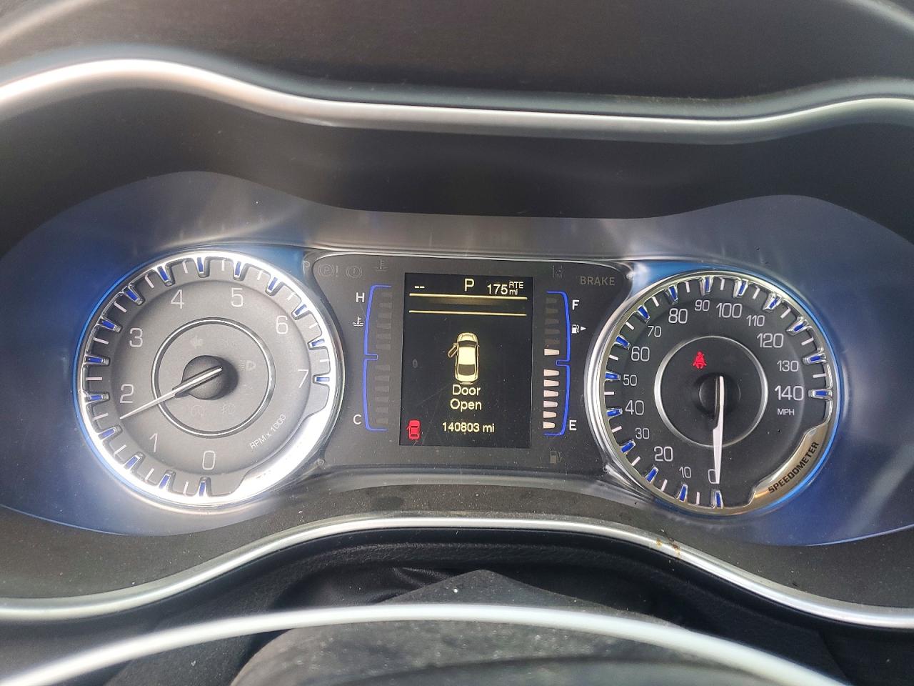2016 CHRYSLER 200 photo 9