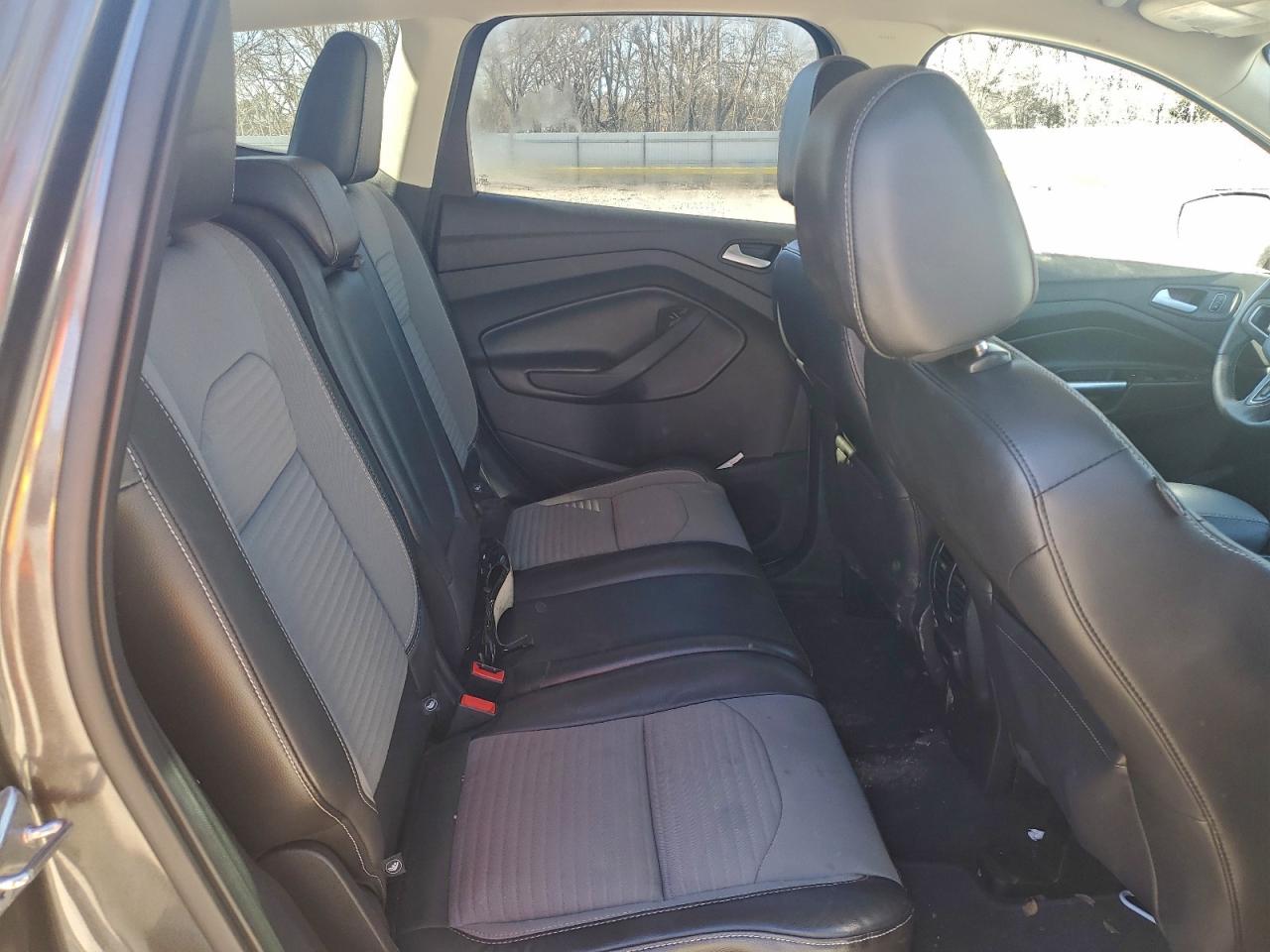 2017 FORD ESCAPE SE photo 11