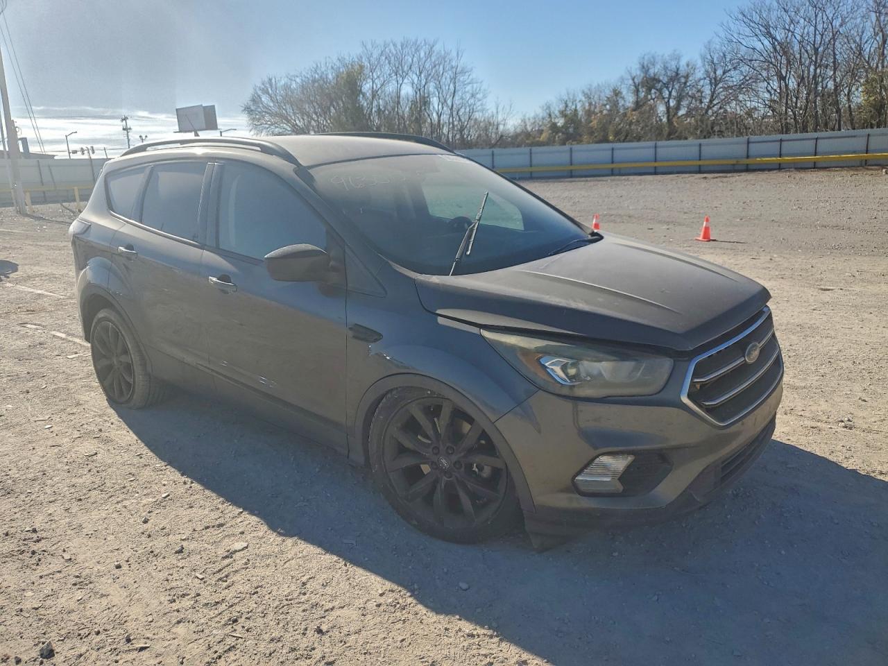 2017 FORD ESCAPE SE photo 4