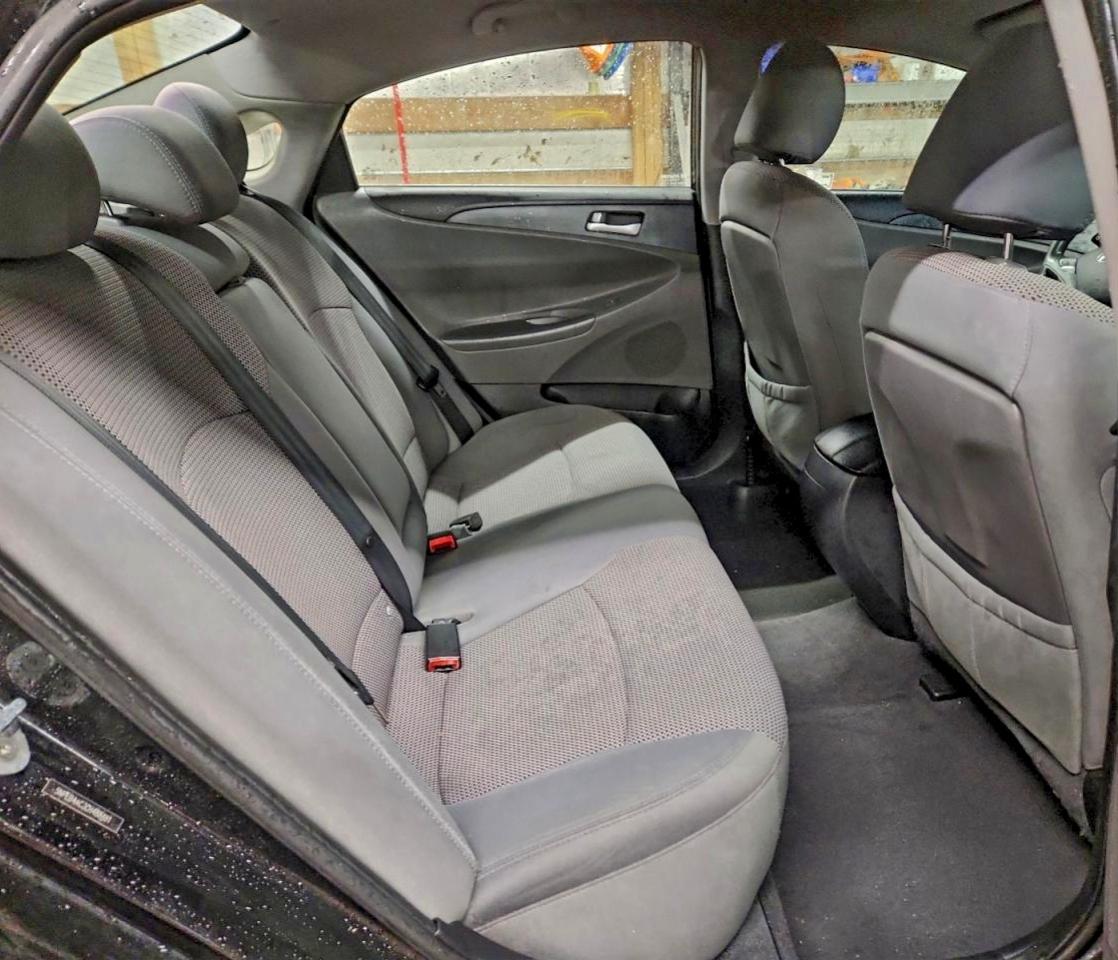 2012 HYUNDAI SONATA GLS photo 19